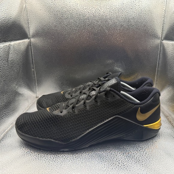 Athletic_Shoes